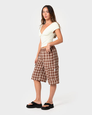 Woman wearing Ms Screw Elastic Cargo Short in Java