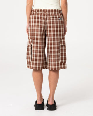 Woman wearing Ms Screw Elastic Cargo Short in Java