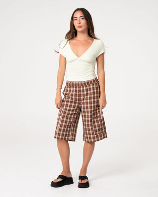Woman wearing Ms Screw Elastic Cargo Short in Java