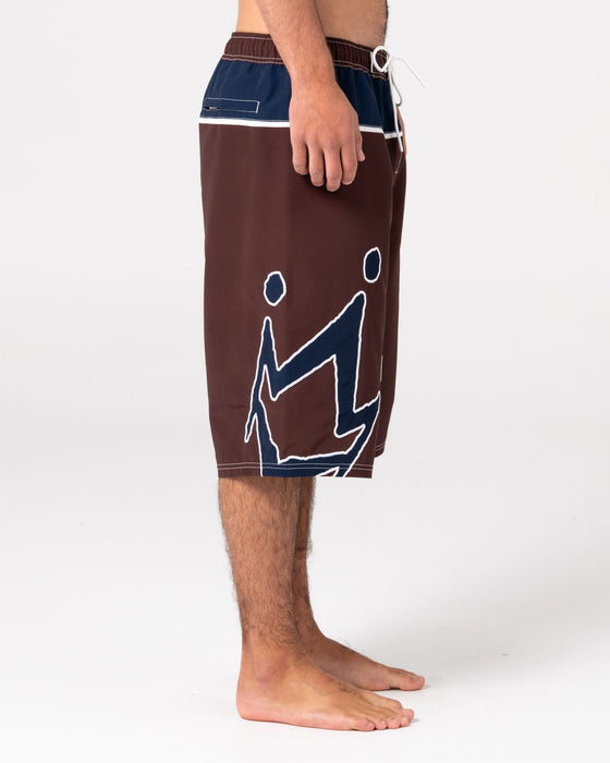 man-wearing-downshift-hybrid-waist-boardshort-in-pinecone