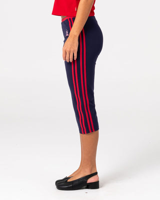 Woman wearing Jen Capri Pant in Navy Blue