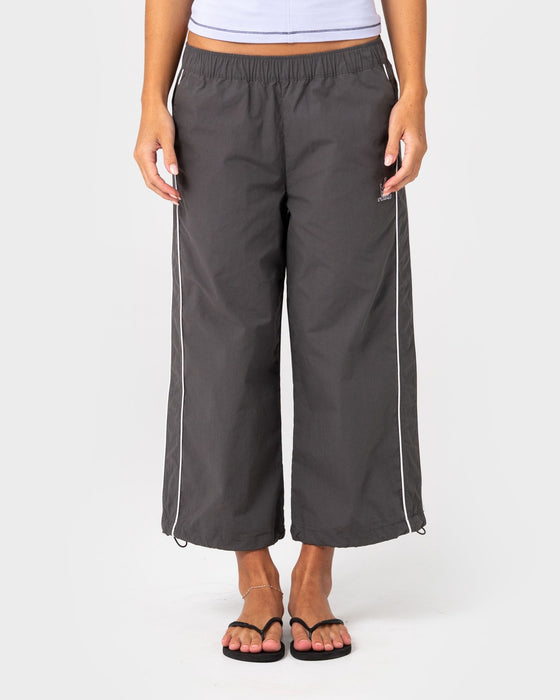 woman-wearing-played-low-rise-capri-track-pant-in-carbon