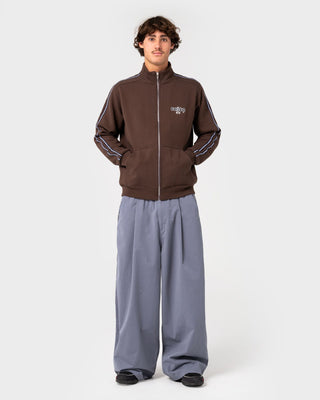 Man wearing Mista Ilavaline Elastic Pant in Grey