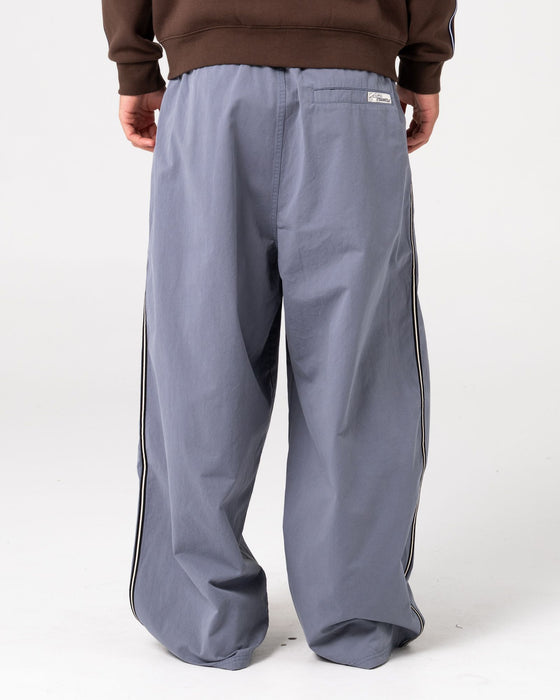 man-wearing-mista-ilavaline-elastic-pant-in-grey
