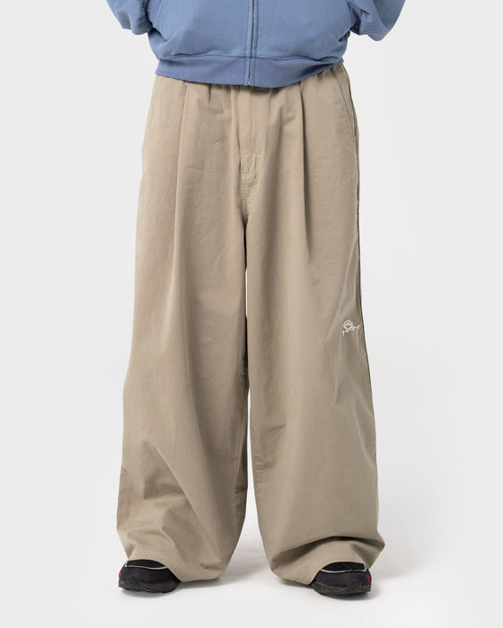 man-wearing-mista-ilavaline-elastic-pant-in-putty