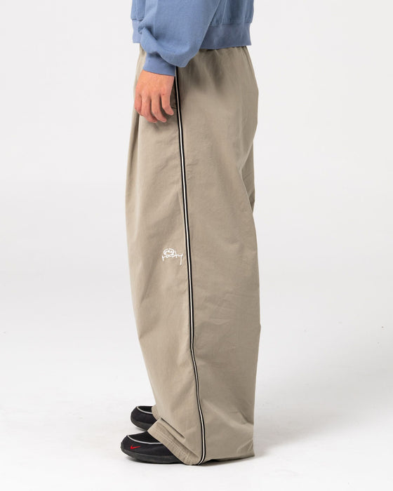 man-wearing-mista-ilavaline-elastic-pant-in-putty