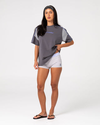 Woman wearing New Break 220 Oversize Tee in Carbon 2