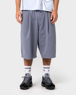 Man wearing Mista Ilavaline Elastic Short in Grey