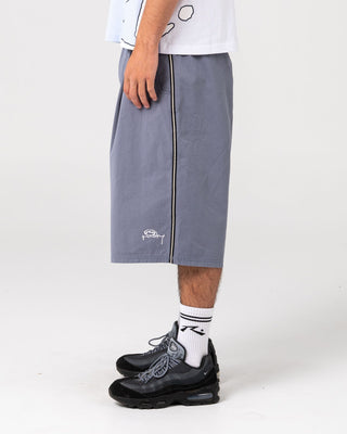 Man wearing Mista Ilavaline Elastic Short in Grey