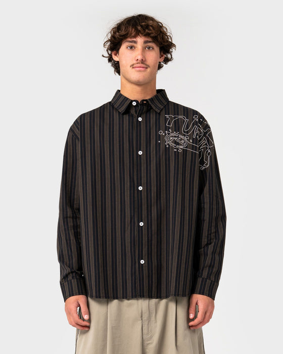 man-wearing-bandulu-long-sleeve-shirt-in-black