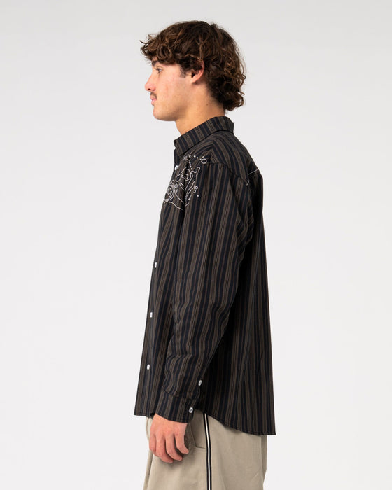 man-wearing-bandulu-long-sleeve-shirt-in-black