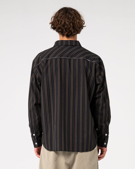 man-wearing-bandulu-long-sleeve-shirt-in-black