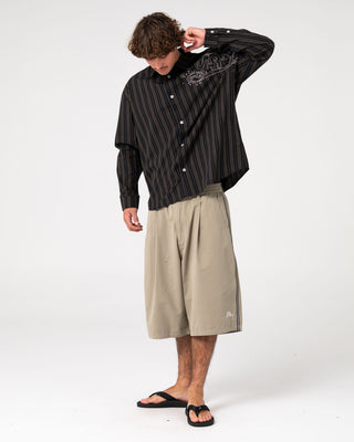 Man wearing Bandulu Long Sleeve Shirt in Black