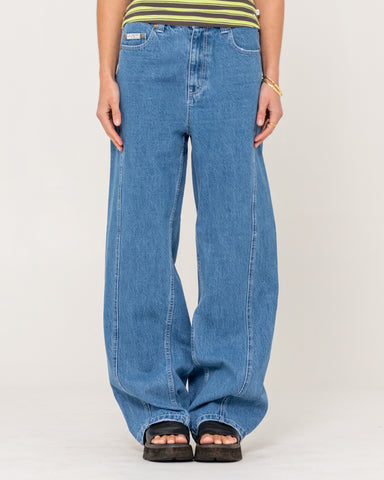 Woman wearing Bobby Barrel Mid Rise Jean in Middy Blue