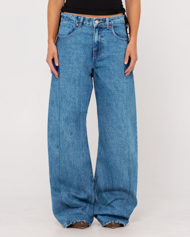 Woman wearing Bobby Barrel Mid Rise Jean in Middy Blue