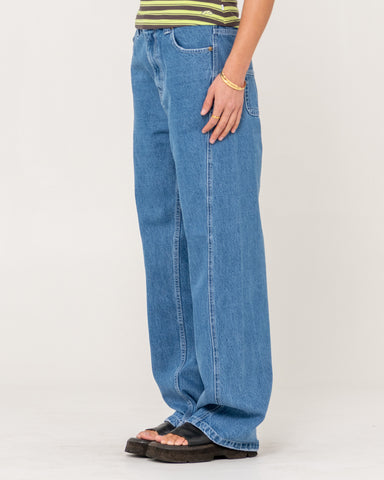 Woman wearing Bobby Barrel Mid Rise Jean in Middy Blue