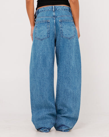 Woman wearing Bobby Barrel Mid Rise Jean in Middy Blue