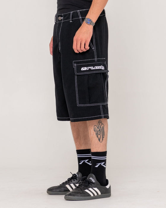 man-wearing-commando-rippa-cargo-short-in-black
