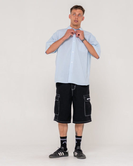 man-wearing-commando-rippa-cargo-short-in-black