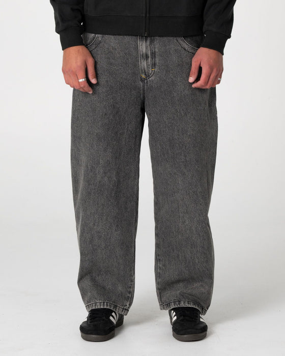 man-wearing-boneyard-cacoon-jean-in-washed-black
