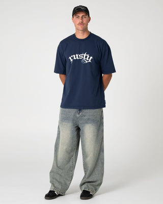 man-wearing-yowie-baggy-jean-in-dirty-dawg