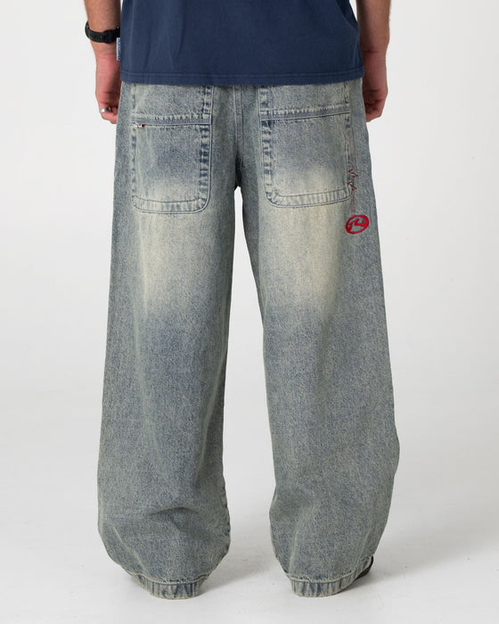 man-wearing-yowie-baggy-jean-in-dirty-dawg