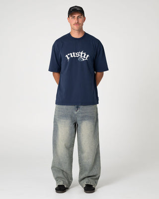 Man wearing Yowie Baggy Jean in Dirty Dawg