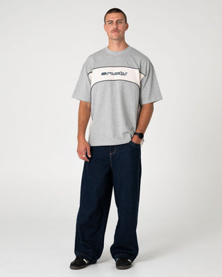 man-wearing-yowie-baggy-jean-in-indigo