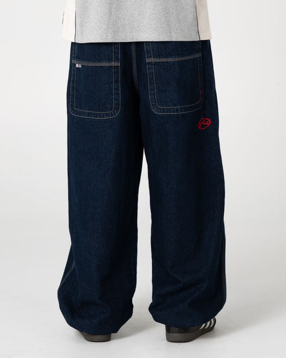 man-wearing-yowie-baggy-jean-in-indigo