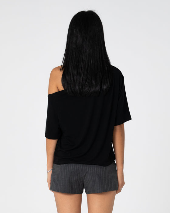 woman-wearing-sally-slouch-off-shoulder-tee-in-black