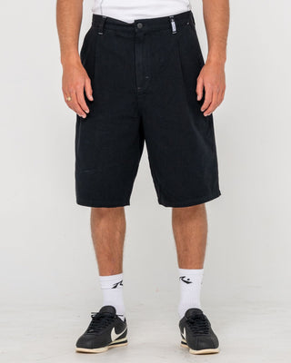 Man wearing Shindawg Pleated Short in Black