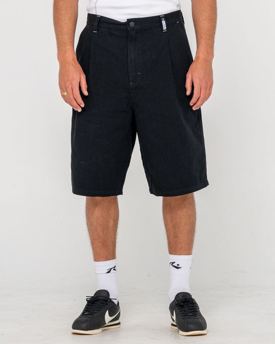 man-wearing-shindawg-pleated-short-in-black