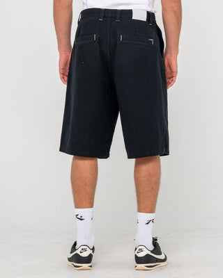 Man wearing Shindawg Pleated Short in Black