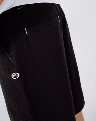 Man wearing Shindawg Pleated Short in Black