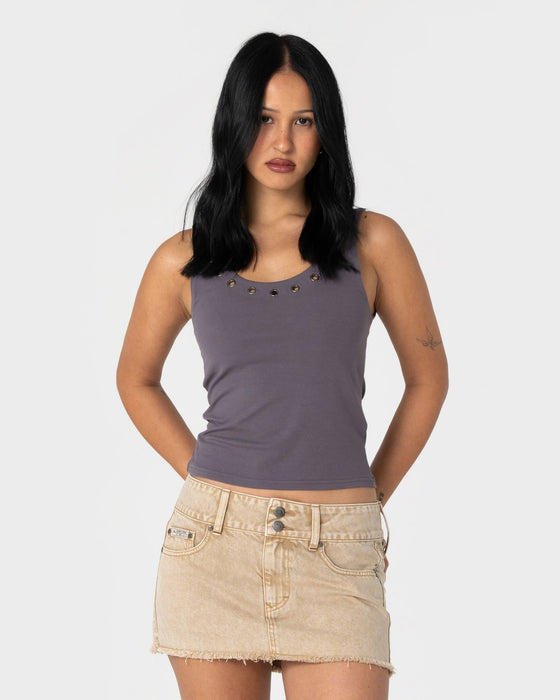 woman-wearing-eye-let-loose-tank-top-in-carbon