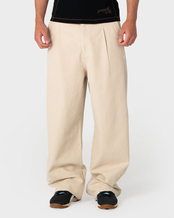 man-wearing-shindawg-pleated-baggy-pant-in-abbey-stone