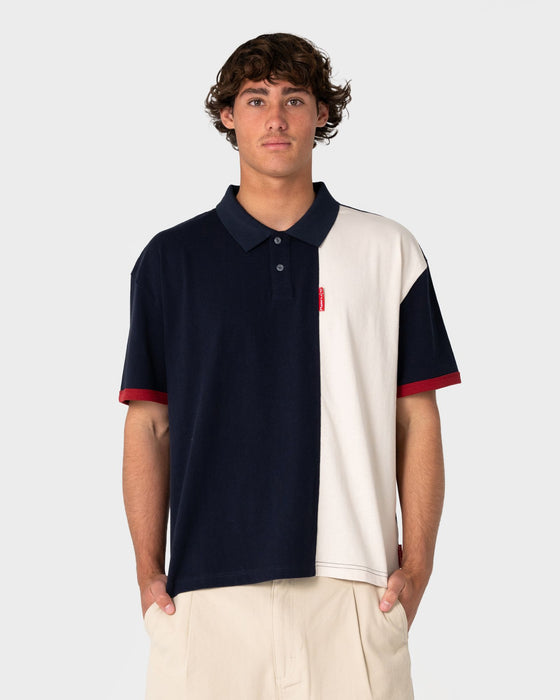 man-wearing-pop-up-short-sleeve-polo-in-navy-blue