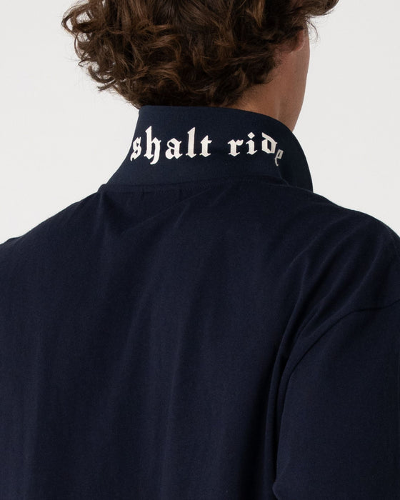 man-wearing-pop-up-short-sleeve-polo-in-navy-blue