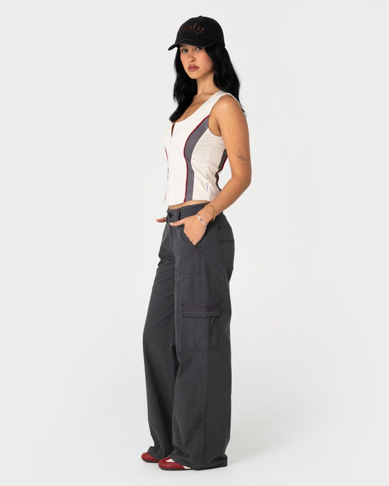 woman-wearing-contrast-zip-tank-in-oatmeal