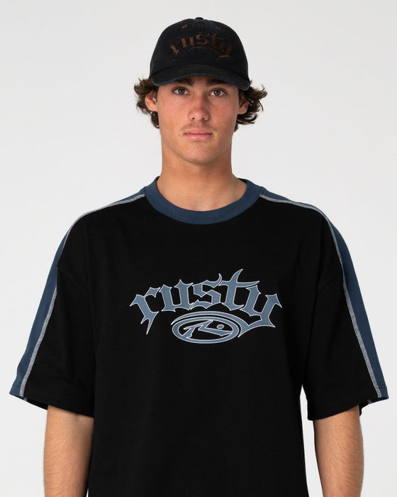 man-wearing-scream-short-sleeve-tee-in-black