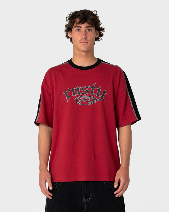 man-wearing-scream-short-sleeve-tee-in-vintage-red