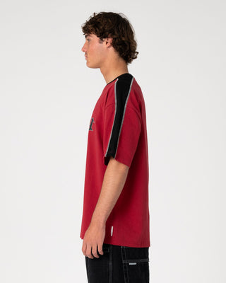 Man wearing Scream Short Sleeve Tee in Vintage Red