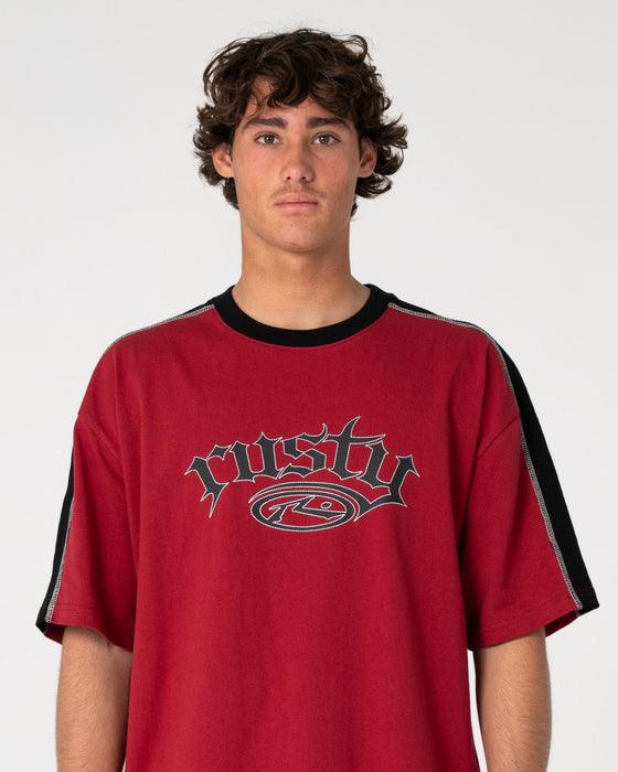 man-wearing-scream-short-sleeve-tee-in-vintage-red