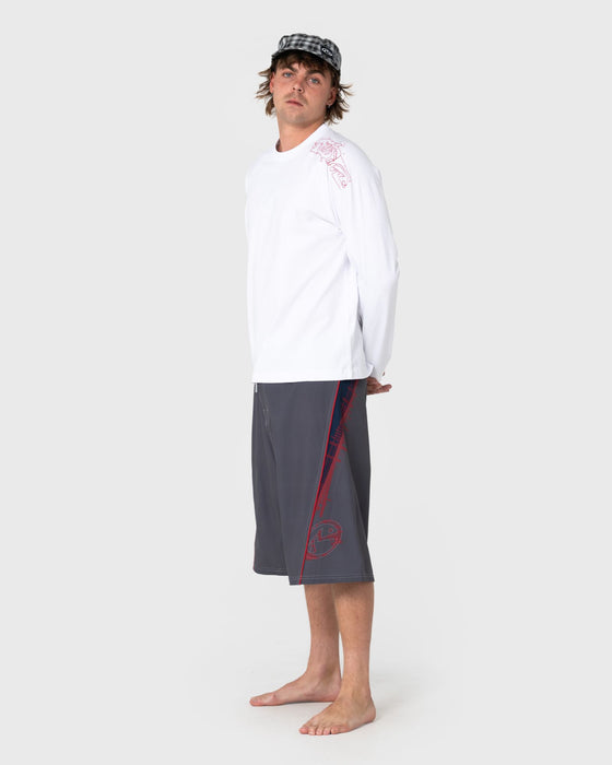 man-wearing-viper-fixed-waist-boardshort-in-steel