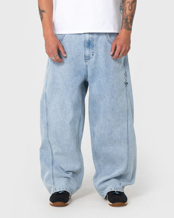 man-wearing-point-break-engineered-jean-in-true-blue