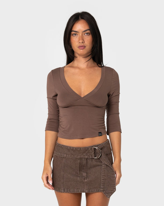 woman-wearing-rikki-vee-neck-jersey-top-in-java
