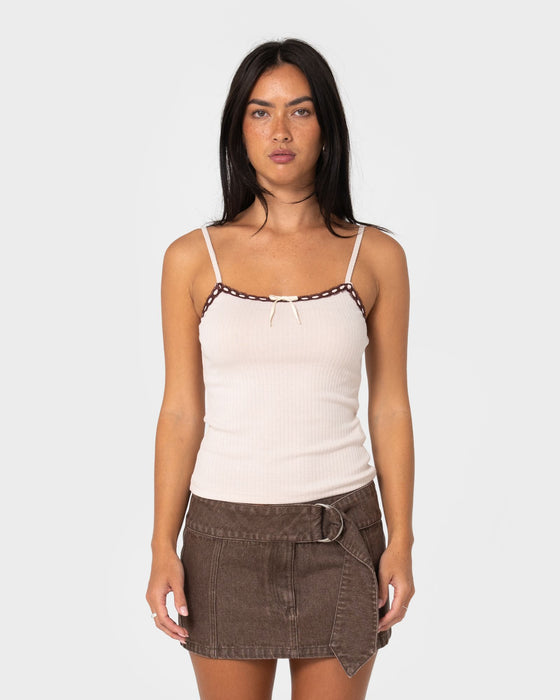 woman-wearing-sammy-cami-top-in-mushroom-burgundy