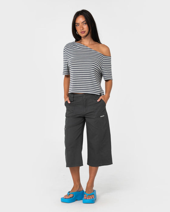woman-wearing-sally-slouch-stripe-off-shoulder-top-in-grey-egret-stripe