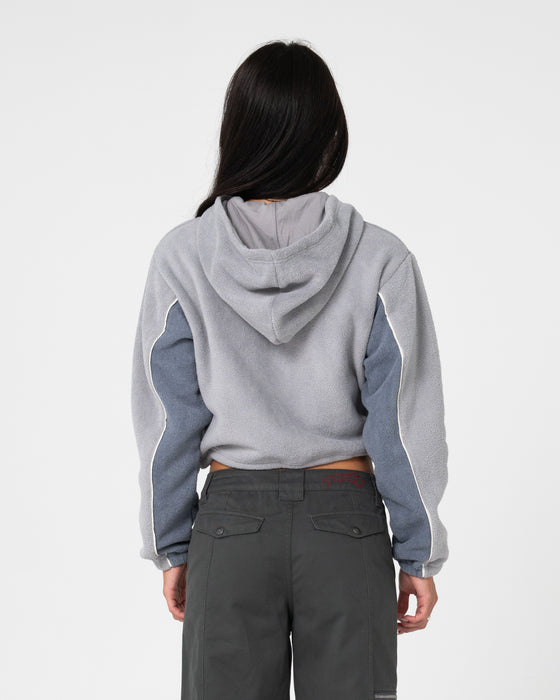 model-wearing-two-tides-cropped-zip-through-polar-fleece-in-grey-atlantic-blue