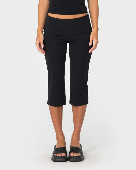 woman-wearing-finance-mummy-low-rise-capri-pant-in-black